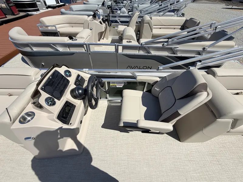 Slide: The Image of Avalon Venture 85 23 QUAD LOUNGER 140HP 2026 - 5