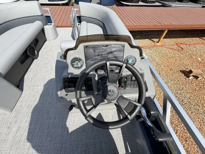 Slide: The Image of Avalon VLS 23 QUAD LOUNGER-140HP 2026 - 10