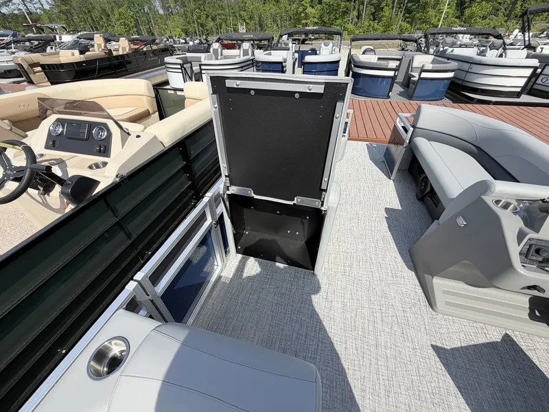 Slide: The Image of Avalon VLS 23 QUAD LOUNGER-140HP 2026 - 7