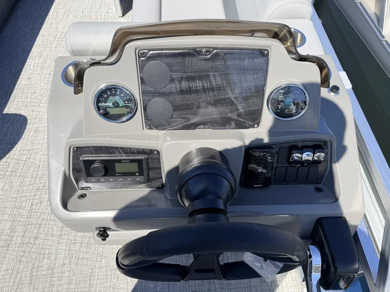 Slide: The Image of Avalon VLS 23 QUAD LOUNGER-140HP 2026 - 7