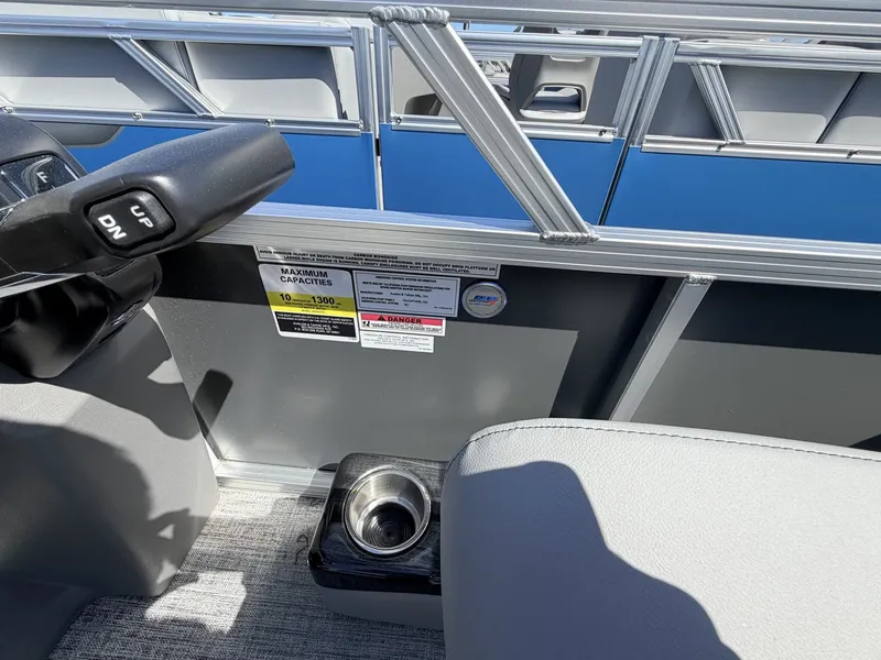 Slide: The Image of Avalon VLS 21 QUAD LOUNGER-115HP 2026 - 7