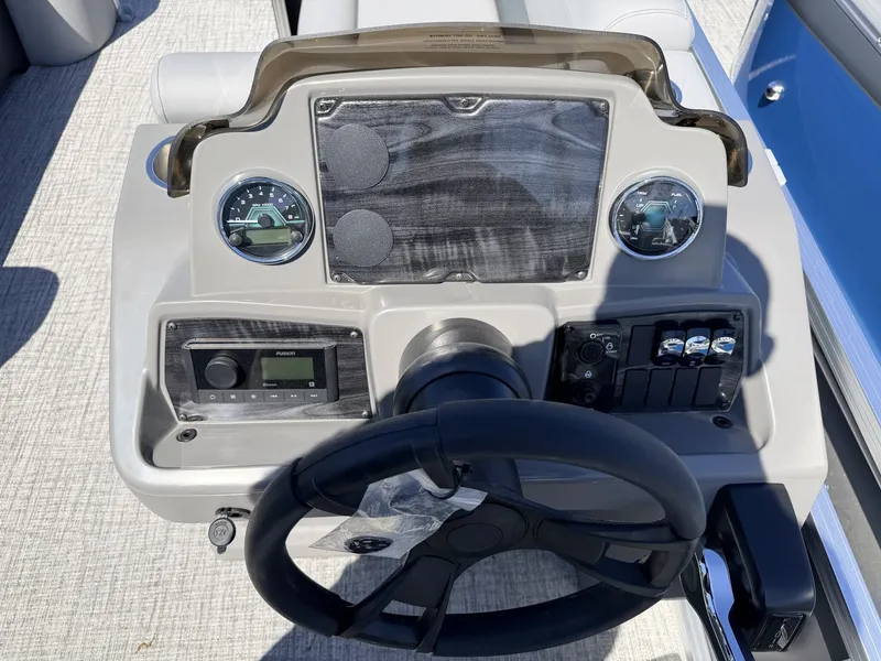 Slide: The Image of Avalon VLS 21 QUAD LOUNGER-115HP 2026 - 8