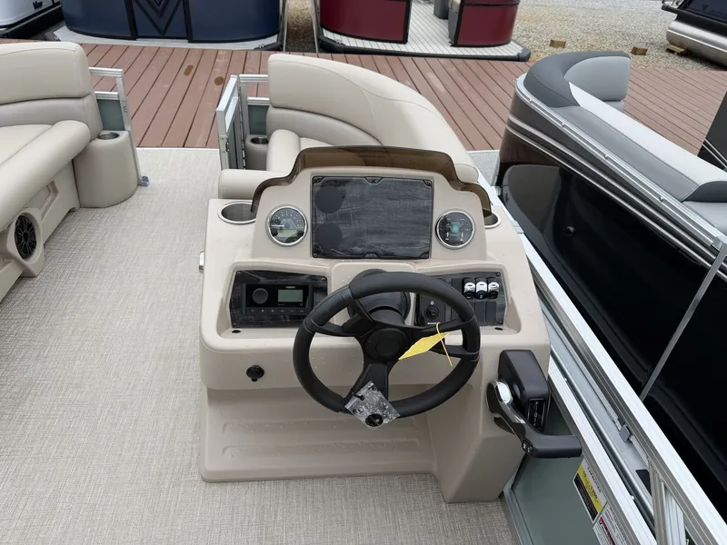 Slide: The Image of Avalon VLS 21 QUAD LOUNGER-115HP 2026 - 6