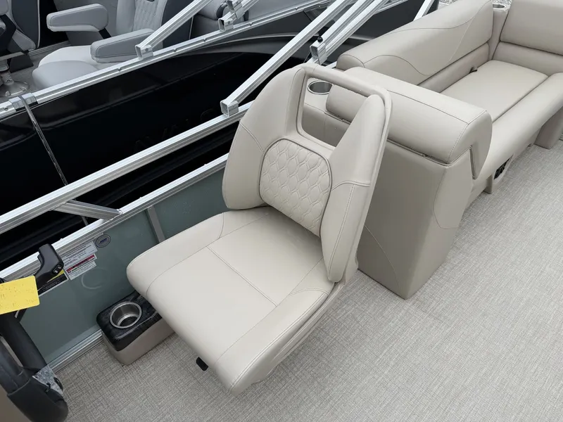 Slide: The Image of Avalon VLS 21 QUAD LOUNGER-115HP 2026 - 3