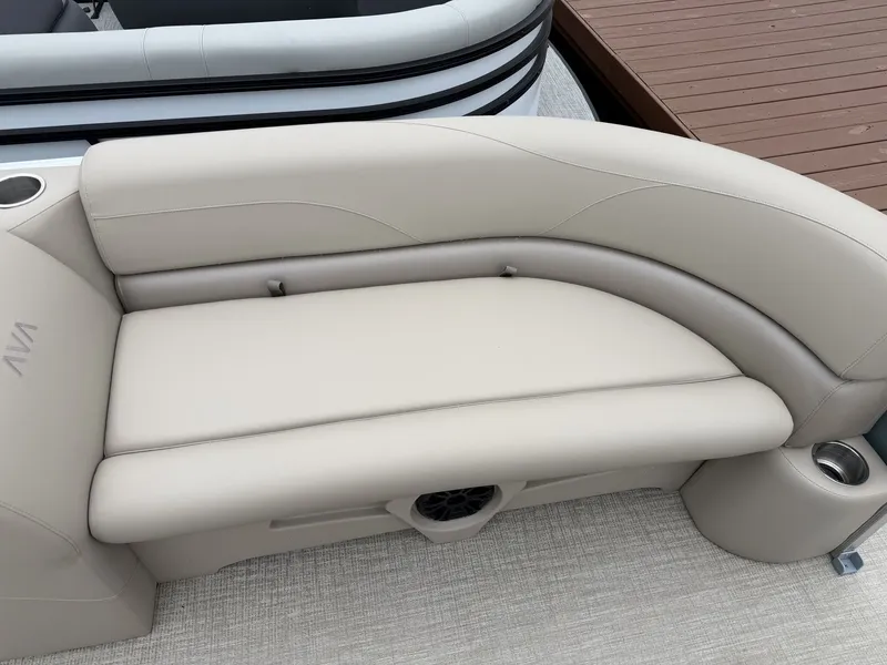 Slide: The Image of Avalon VLS 21 QUAD LOUNGER-115HP 2026 - 4