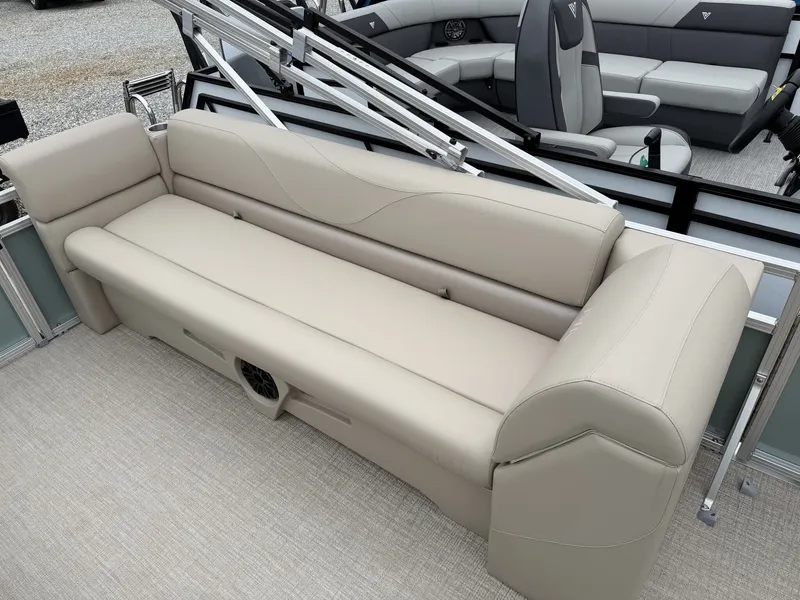 Slide: The Image of Avalon VLS 21 QUAD LOUNGER-115HP 2026 - 8