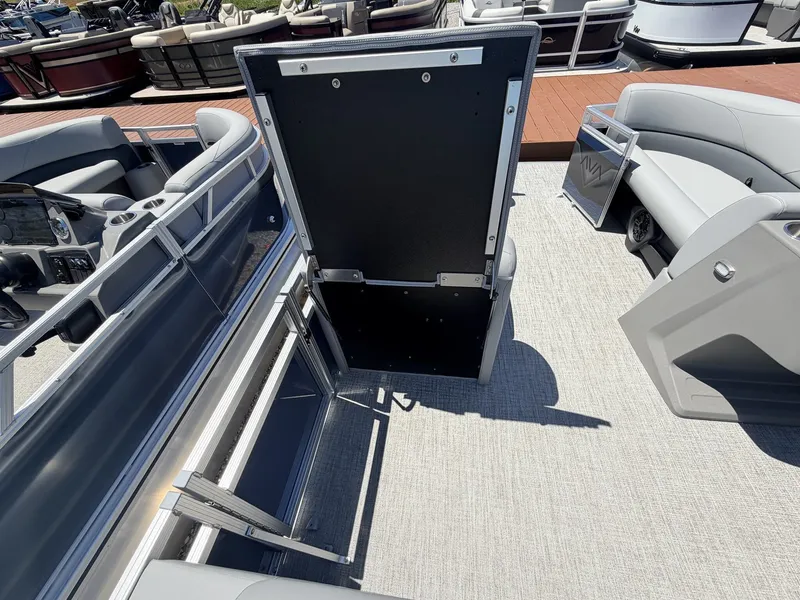 Slide: The Image of Avalon VLS 21 QUAD LOUNGER-115HP 2026 - 7