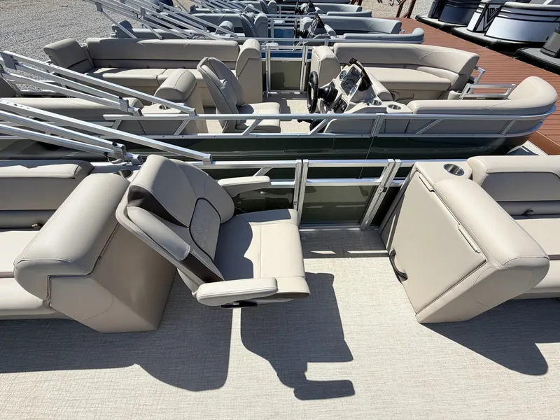 Slide: The Image of Avalon Venture 85 23 QUAD LOUNGER 140HP 2026 - 6