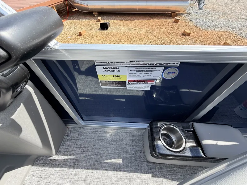 Slide: The Image of Avalon VLS 23 QUAD LOUNGER-140HP 2026 - 3