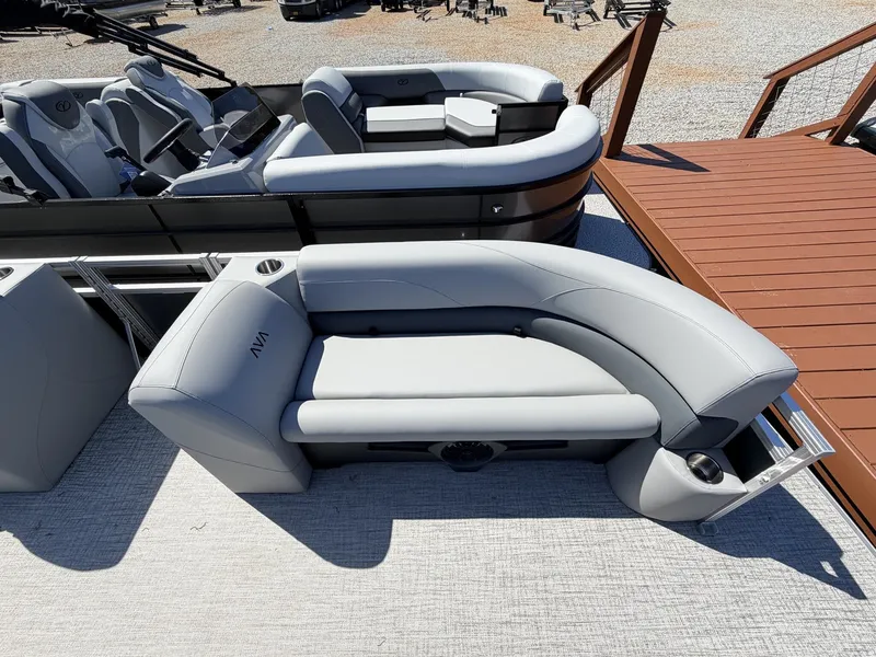 Slide: The Image of Avalon VLS 21 QUAD LOUNGER-115HP 2026 - 3