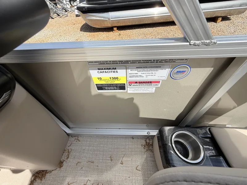 Slide: The Image of Avalon VLS 21 QUAD LOUNGER-115HP 2026 - 7