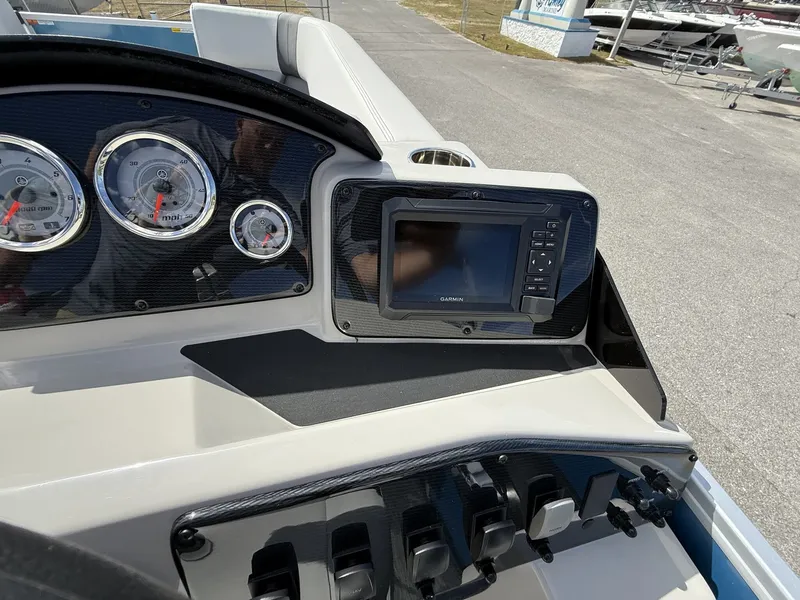 Slide: The Image of SunCatcher Select Series 22RC-YAMAHA VF115 SHO 2026 - 9