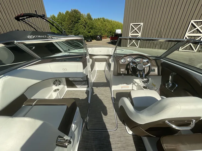 Slide: The Image of Cobalt 220S 2023 - 258