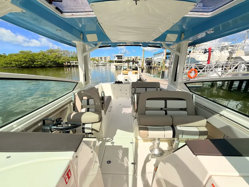 Slide: The Image of Boston Whaler 330 Vantage 2027 - 72