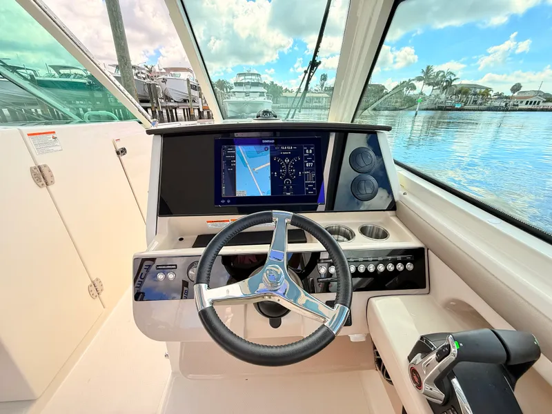 Slide: The Image of Boston Whaler 330 Vantage 2027 - 55