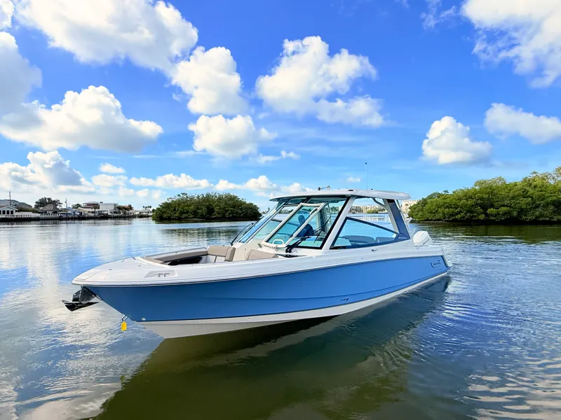 Slide: The Image of Boston Whaler 330 Vantage 2027 - 4