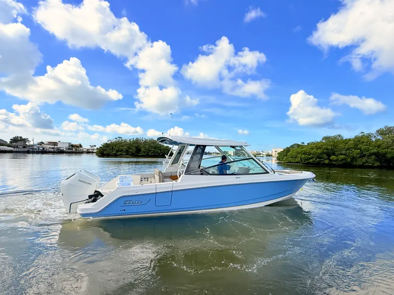 Slide: The Image of Boston Whaler 330 Vantage 2027 - 13