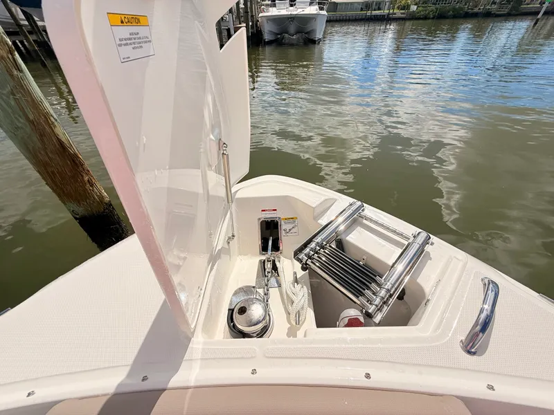 Slide: The Image of Boston Whaler 330 Vantage 2027 - 86