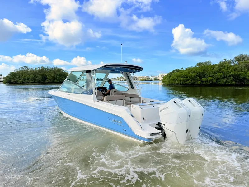 Slide: The Image of Boston Whaler 330 Vantage 2027 - 19