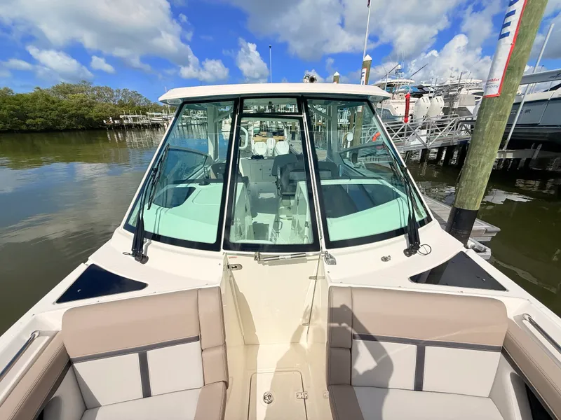 Slide: The Image of Boston Whaler 330 Vantage 2027 - 76