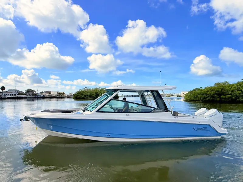 Slide: The Image of Boston Whaler 330 Vantage 2027 - 1