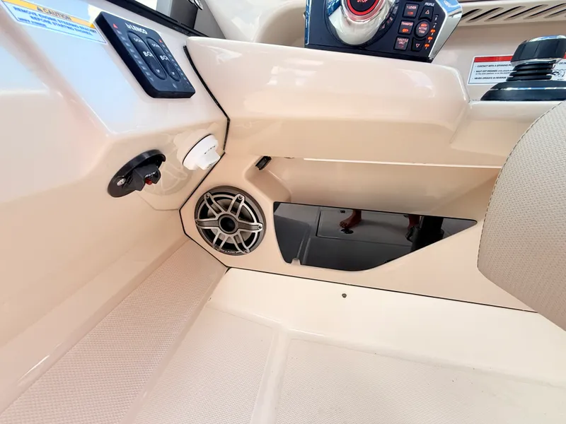 Slide: The Image of Boston Whaler 330 Vantage 2027 - 54