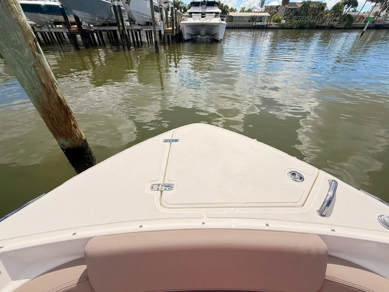 Slide: The Image of Boston Whaler 330 Vantage 2027 - 85