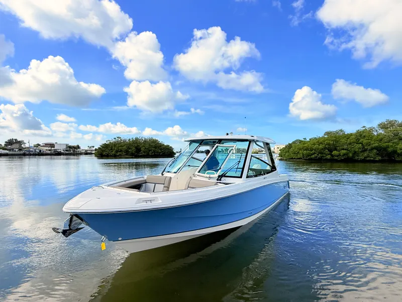 Slide: The Image of Boston Whaler 330 Vantage 2027 - 5
