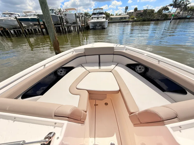 Slide: The Image of Boston Whaler 330 Vantage 2027 - 79