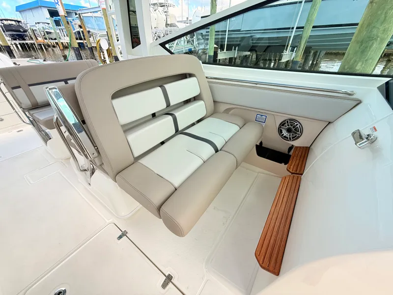 Slide: The Image of Boston Whaler 330 Vantage 2027 - 59