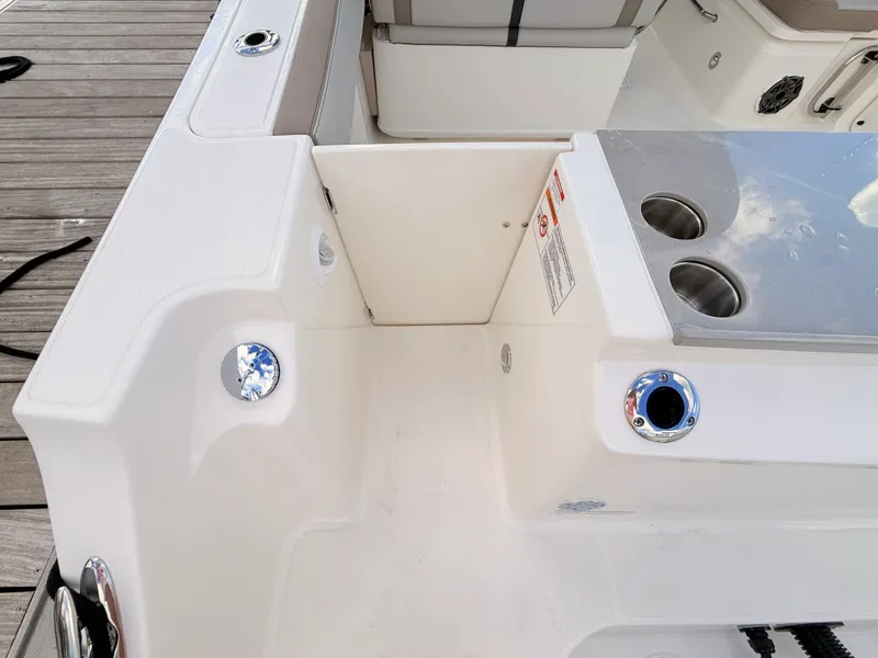 Slide: The Image of Boston Whaler 330 Vantage 2027 - 25