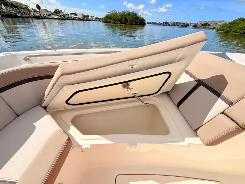 Slide: The Image of Boston Whaler 330 Vantage 2027 - 83