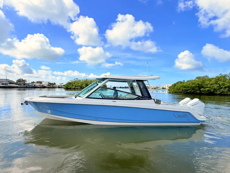 The Image of Boston Whaler 330 Vantage 2027 - 0