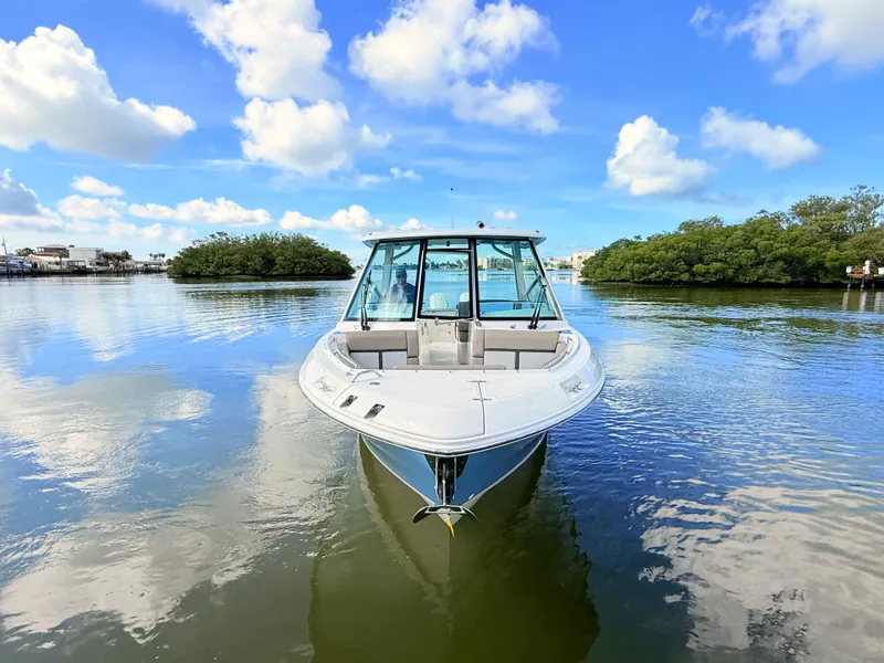 Slide: The Image of Boston Whaler 330 Vantage 2027 - 7