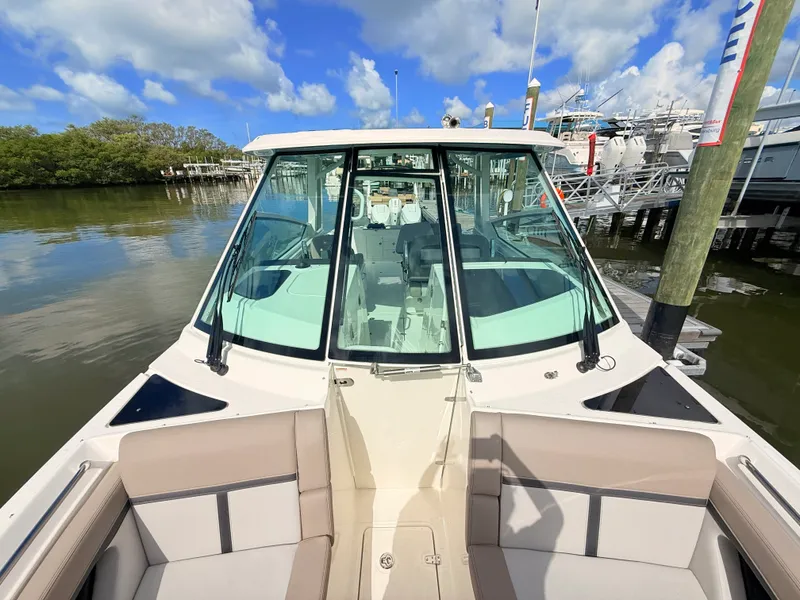 Slide: The Image of Boston Whaler 330 Vantage 2027 - 77