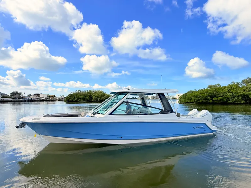 Slide: The Image of Boston Whaler 330 Vantage 2027 - 2