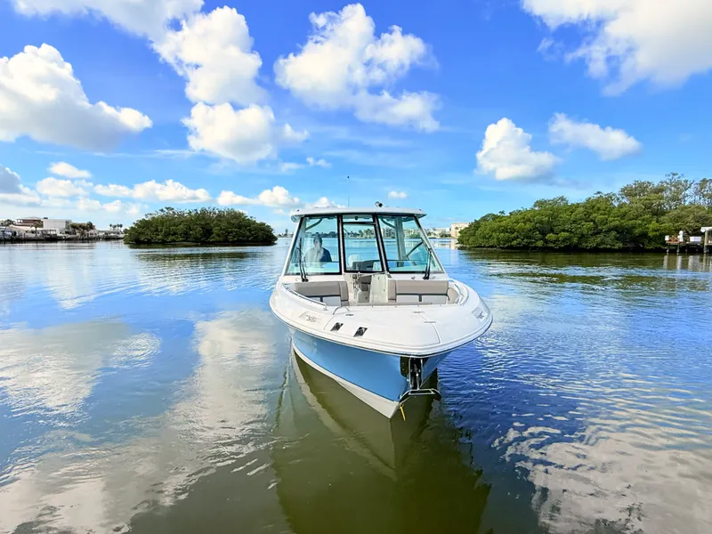 Slide: The Image of Boston Whaler 330 Vantage 2027 - 8