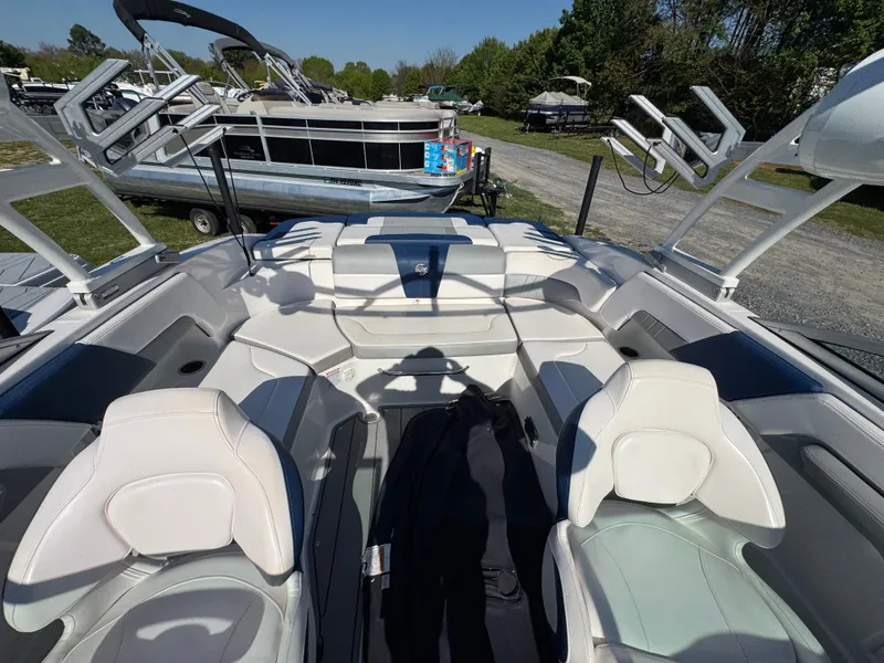 Slide: The Image of Chaparral 23 Surf 2021 - 27