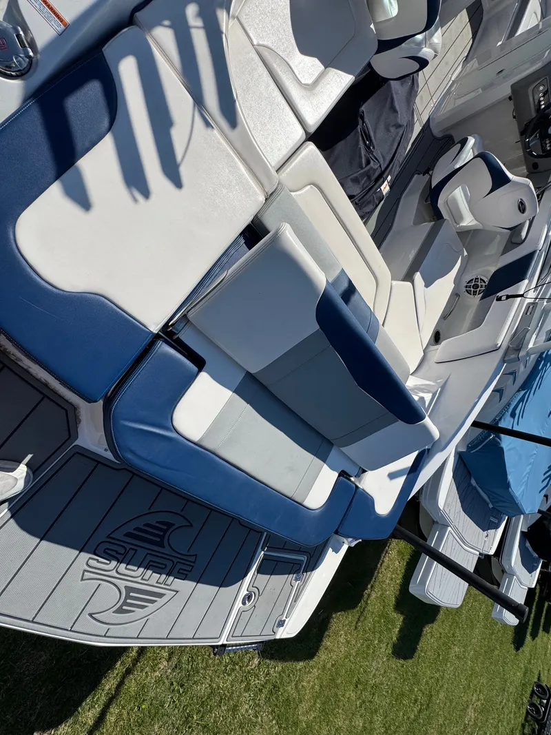 Slide: The Image of Chaparral 23 Surf 2021 - 23
