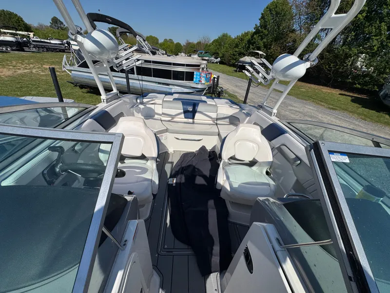 Slide: The Image of Chaparral 23 Surf 2021 - 28