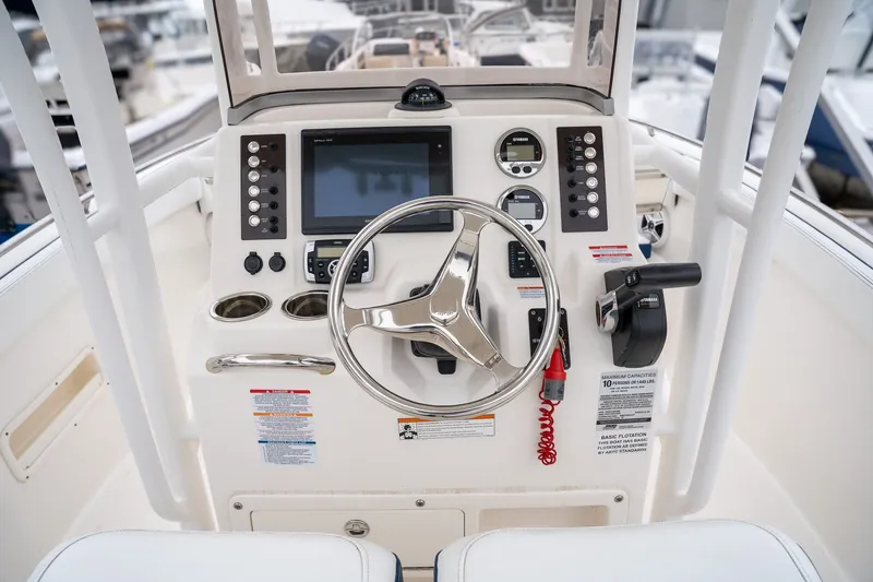Slide: The Image of Robalo R222 Explorer 2019 - 11