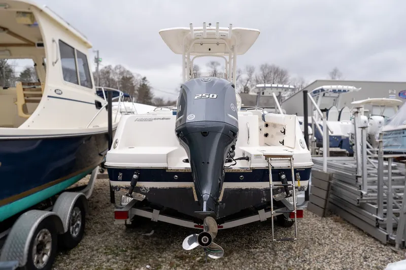 Slide: The Image of Robalo R222 Explorer 2019 - 5