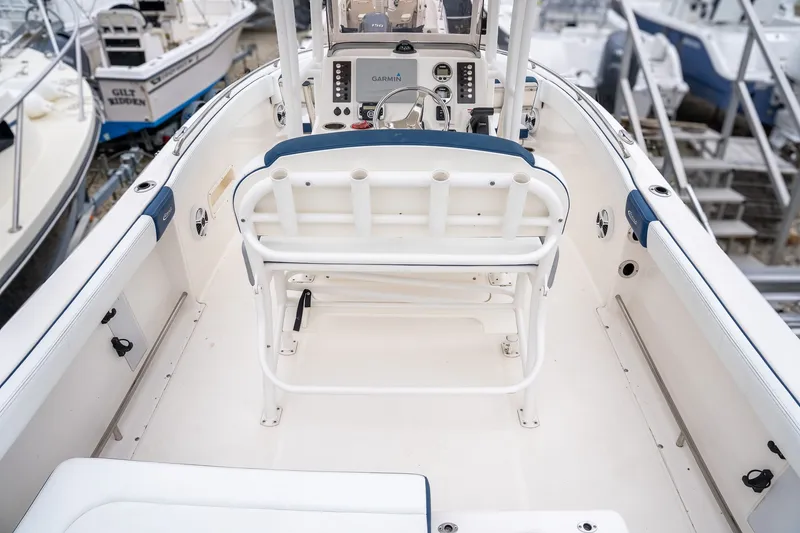 Slide: The Image of Robalo R222 Explorer 2019 - 6