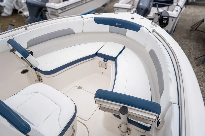 Slide: The Image of Robalo R222 Explorer 2019 - 7