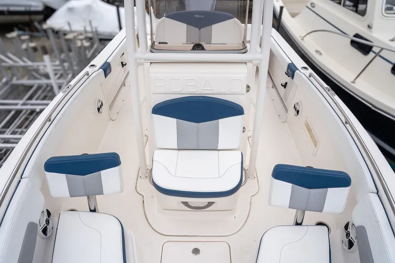 Slide: The Image of Robalo R222 Explorer 2019 - 8
