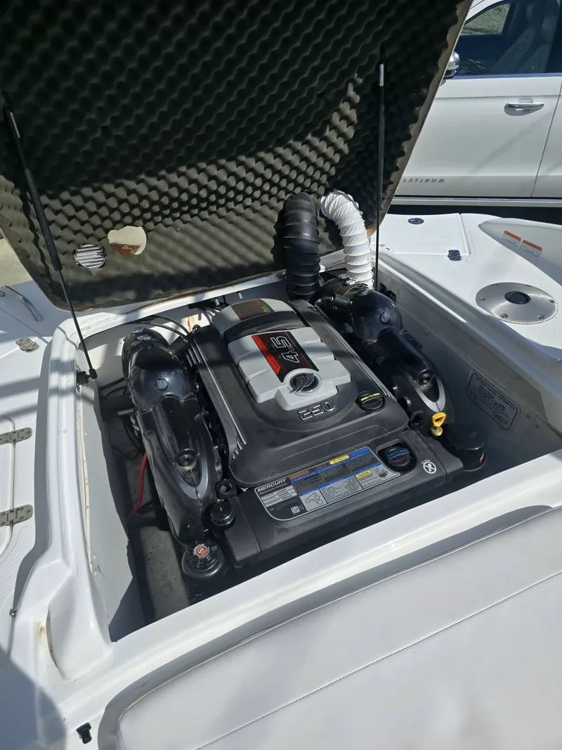 Slide: The Image of Tahoe 215xi 2017 - 15