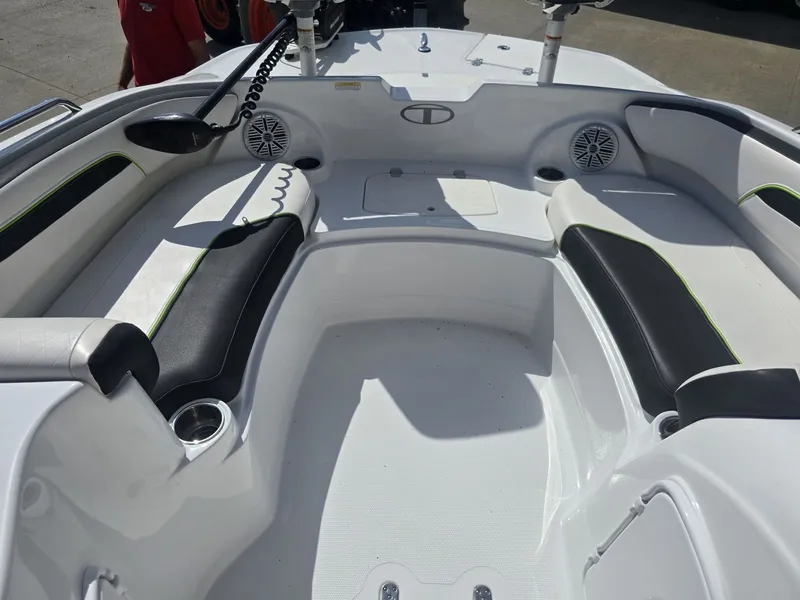 Slide: The Image of Tahoe 215xi 2017 - 7