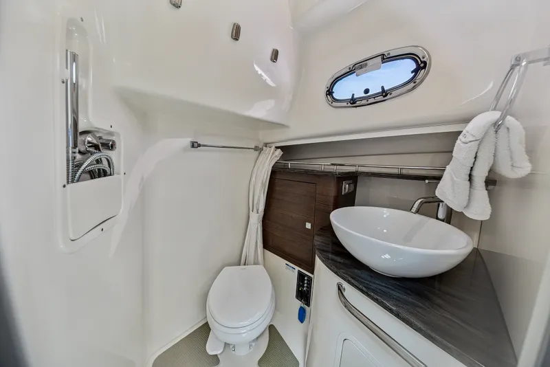 Slide: The Image of Boston Whaler 345 CONQUEST 2018 - 81