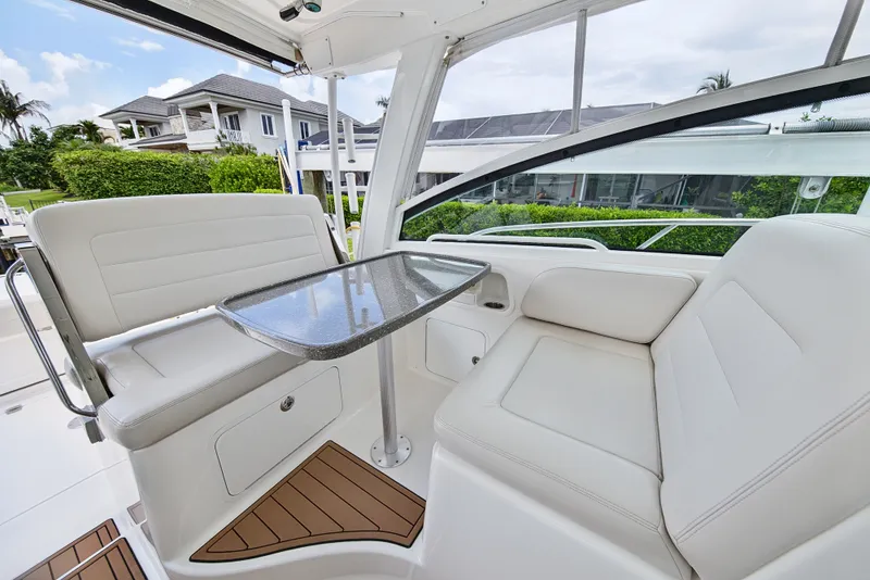 Slide: The Image of Boston Whaler 345 CONQUEST 2018 - 25