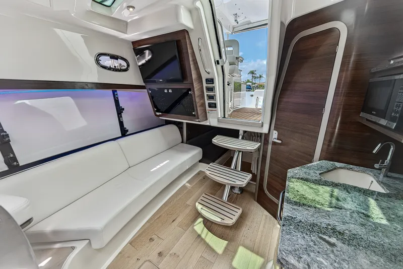 Slide: The Image of Boston Whaler 345 CONQUEST 2018 - 70